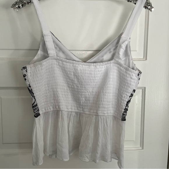 Embroidered Peplum Crop Tank - Picture 4 of 7